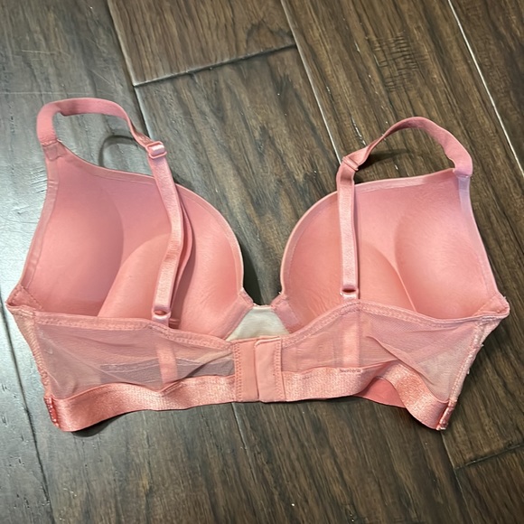 Victoria’s Secret Push-Up Bra - Picture 2 of 3